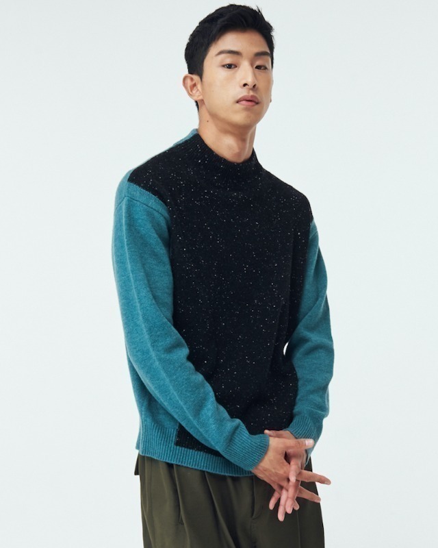 HIGH NECK COLOR BLOCK KNIT PULLOVER (BLUE)